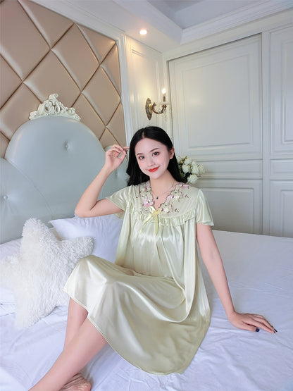 Elegant Ladies Travel Nightgown：V Collar，Short Sleeve，Embroidered Edge，Silk Satin，Light，Spring and Summer，Adult Size，Suitable for Hotels Or Families