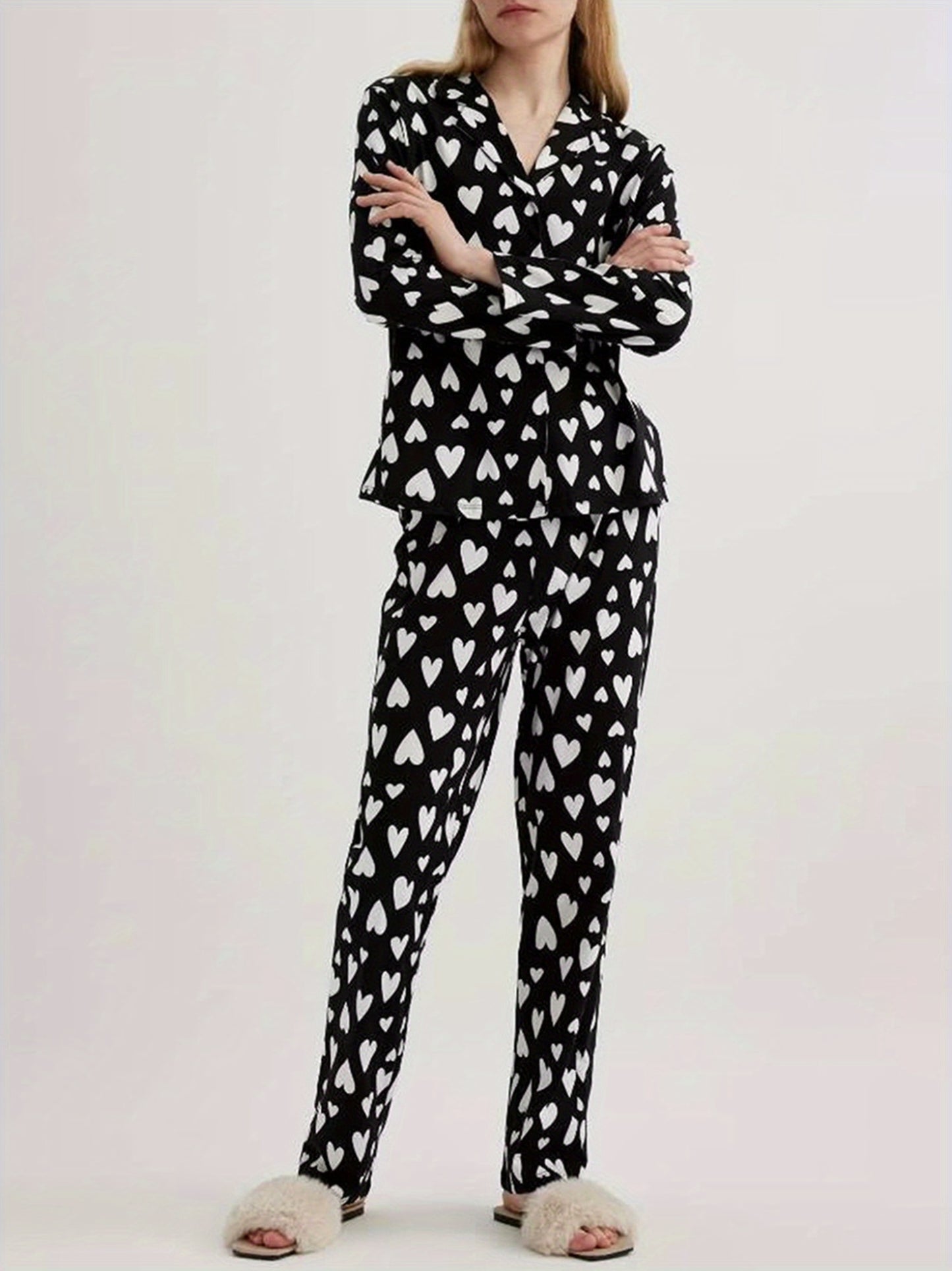 A Set of Women's Comfortable Polyester Pajamas - Leisure V Collar Long Sleeve Top with Lapel Buttons and Trousers - Geometric Heart Pattern Knitted Fabric Autumn and Winter Pajamas