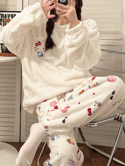 Ladies Hello Kitty Flannel Pajamas Suit，Casual round Neck，Polyester Knitted Fabric，Cartoon Pattern Casual Wear，Thick Plush Two-Piece Year-round Pajamas。