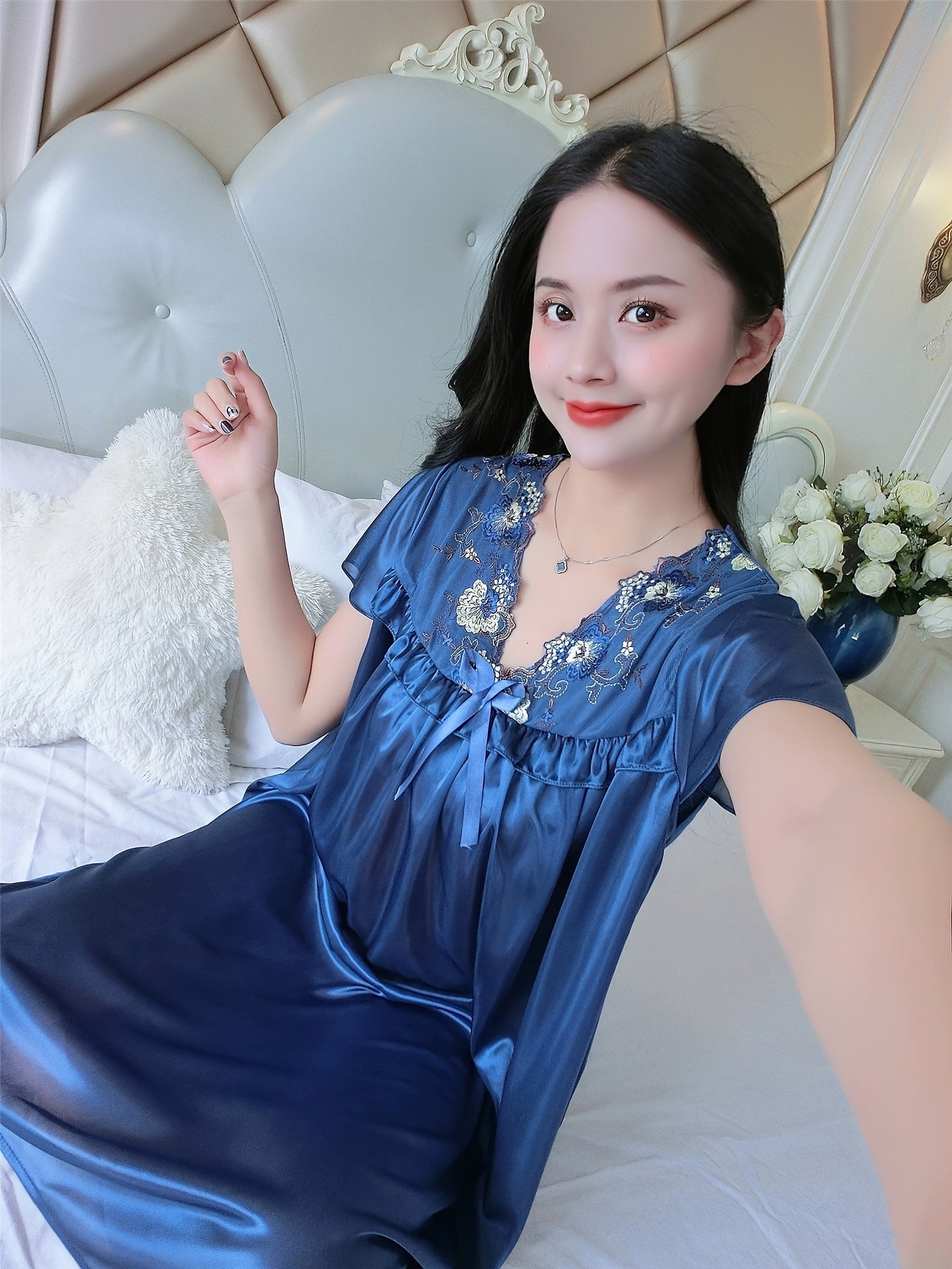 Elegant Ladies Travel Nightgown：V Collar，Short Sleeve，Embroidered Edge，Silk Satin，Light，Spring and Summer，Adult Size，Suitable for Hotels Or Families