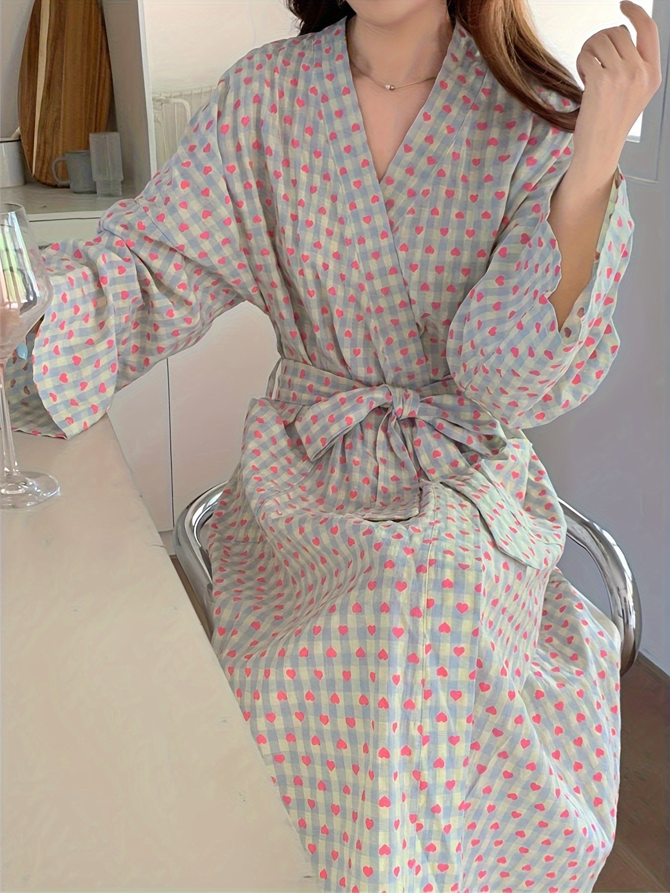 An Elegant Heart-Shaped Plaid Women's Long Sleeve V Collar Pajamas，Polyester Fiber Knitted Home Wear，with Pocket，Suitable for Spring, Summer and Autumn，Adult Comfort Bathrobe