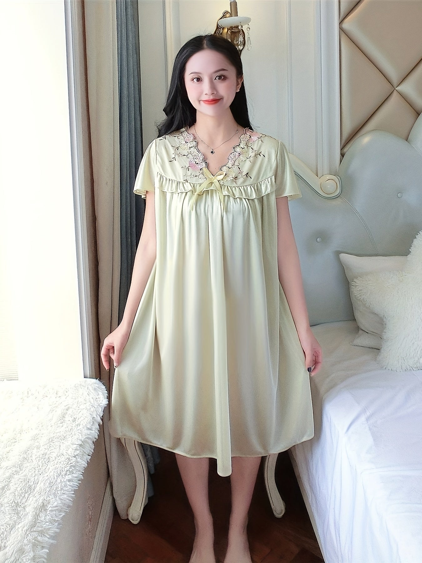 Elegant Ladies Travel Nightgown：V Collar，Short Sleeve，Embroidered Edge，Silk Satin，Light，Spring and Summer，Adult Size，Suitable for Hotels Or Families