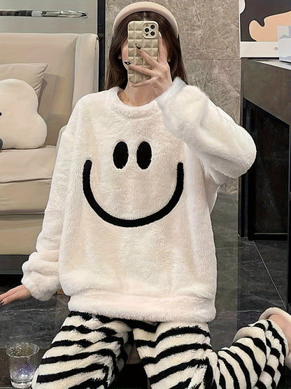 Women's Thick Flannel Pajamas Suit，Comfortable Winter Pajamas，Cute Smile Face Design，Soft Polyester Casual Suit