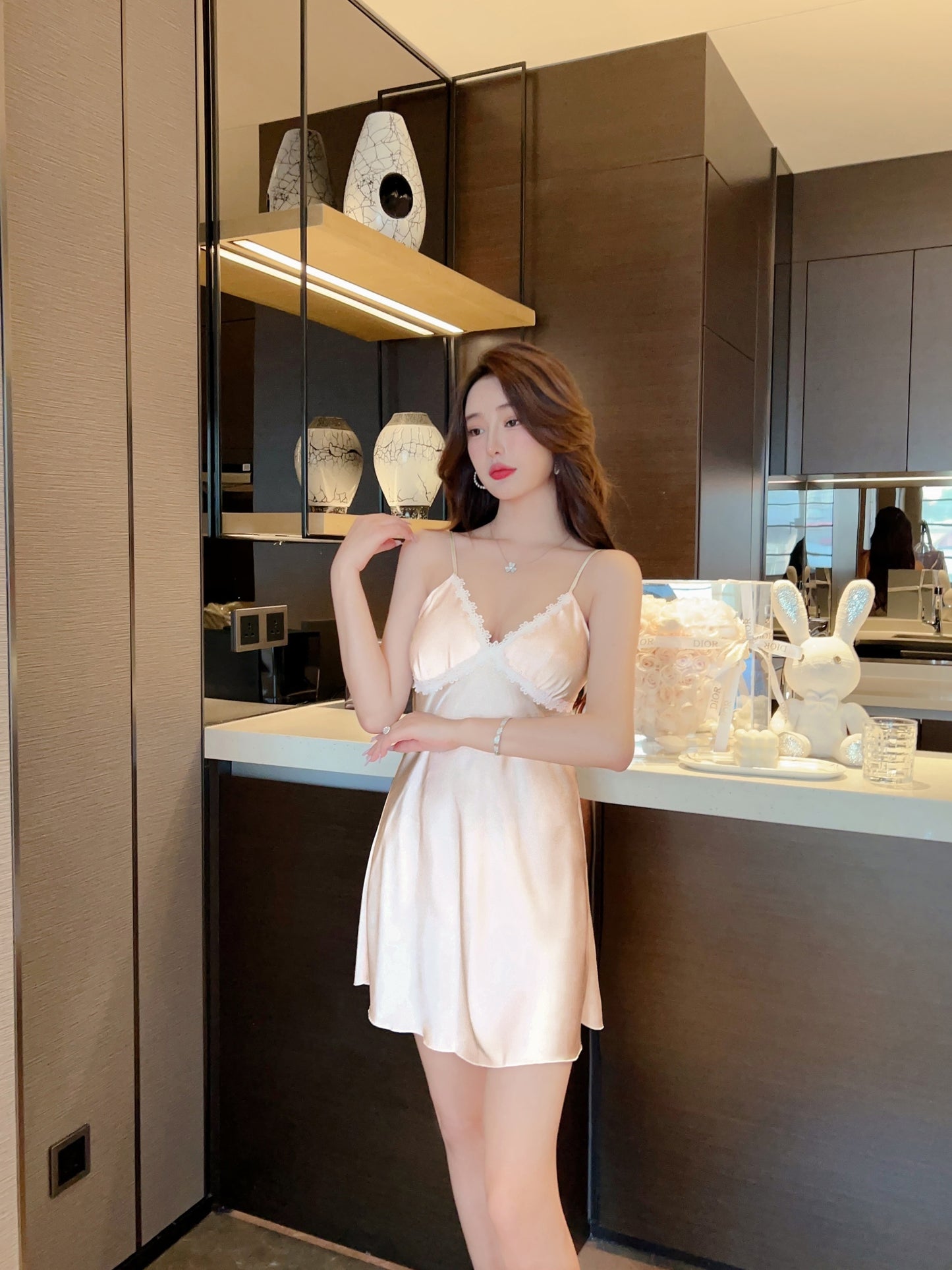 Lady Sexy Solid Color Satin Applique Pajamas Suit、V Collar Suspender Skirt and 3/4 Sleeve Nightgown、Comfortable Loose Design、Summer Pajamas