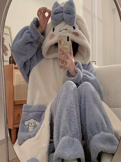 [Authorization - Sanrio] Cute Flannel Ladies' Robe，Warm Winter Cartoon Printed Pajamas，Long Sleeve，Comfortable and Cute Style，Pants Not Included