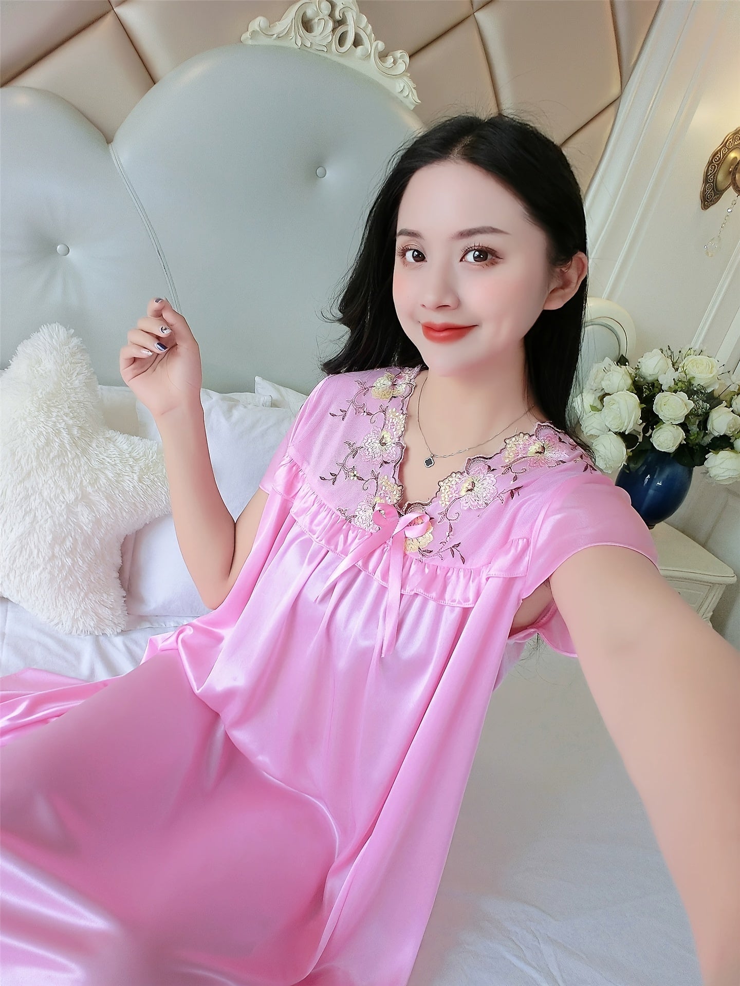 Elegant Ladies Travel Nightgown：V Collar，Short Sleeve，Embroidered Edge，Silk Satin，Light，Spring and Summer，Adult Size，Suitable for Hotels Or Families