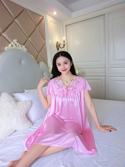 Elegant Ladies Travel Nightgown：V Collar，Short Sleeve，Embroidered Edge，Silk Satin，Light，Spring and Summer，Adult Size，Suitable for Hotels Or Families