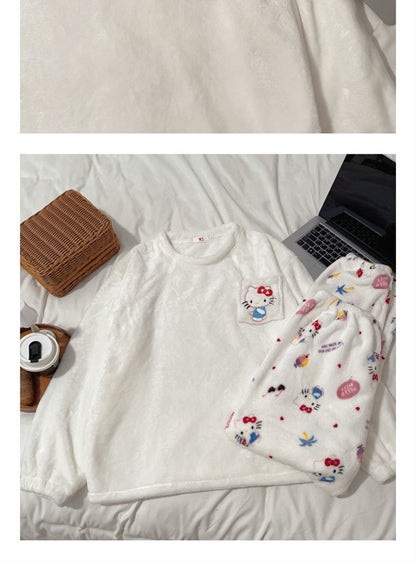 Ladies Hello Kitty Flannel Pajamas Suit，Casual round Neck，Polyester Knitted Fabric，Cartoon Pattern Casual Wear，Thick Plush Two-Piece Year-round Pajamas。