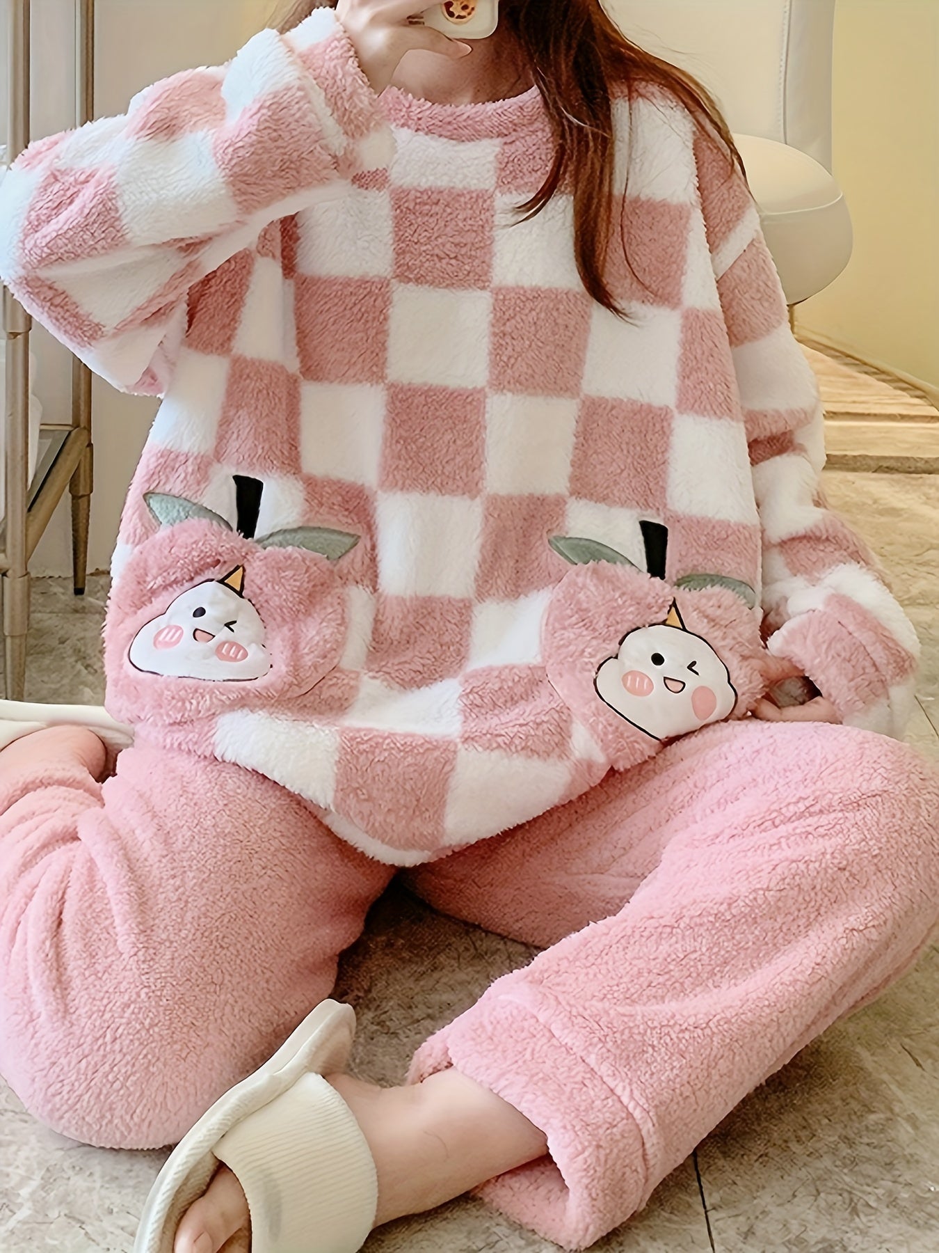 Women's Coral Velvet Pajamas Suit，Pink Plaid，Warm Long Sleeves，Loose design，Adult Pajamas，No Belt，Knitted Fabric，Home Leisure Clothing