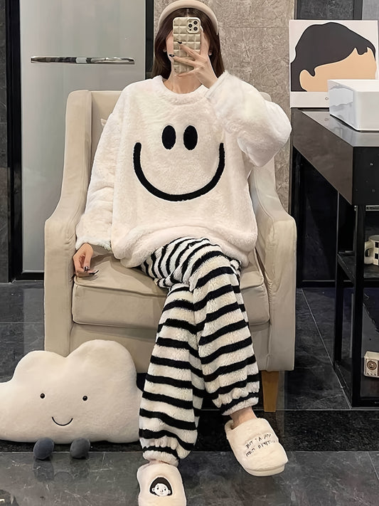 Women's Thick Flannel Pajamas Suit，Comfortable Winter Pajamas，Cute Smile Face Design，Soft Polyester Casual Suit