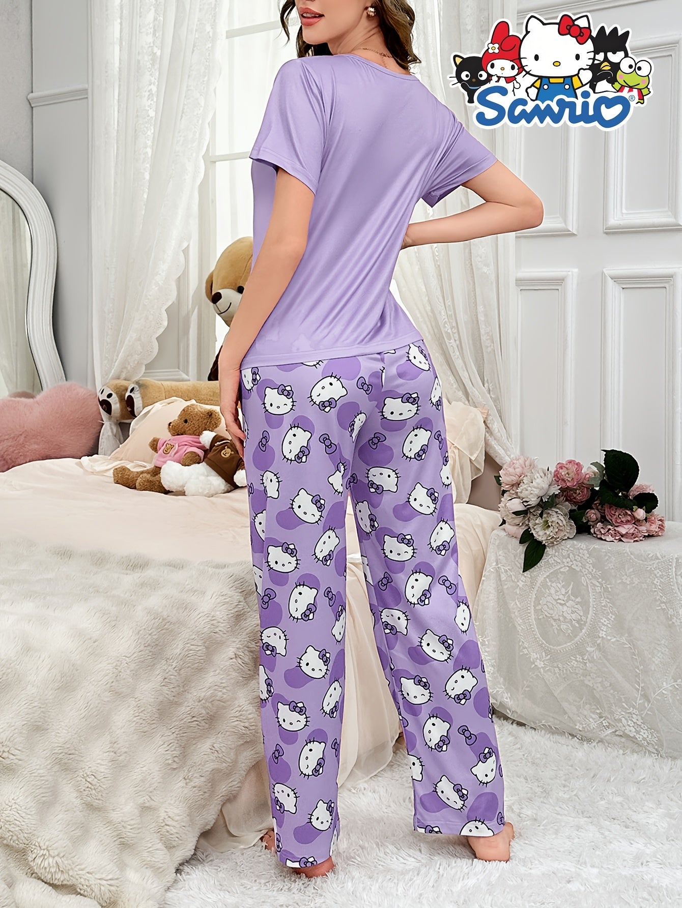 Women's Cute Hello Kitty Printed Pajamas Suit，Short Sleeve round Neck Top and Pants，Comfortable Loose Design，Sanrio