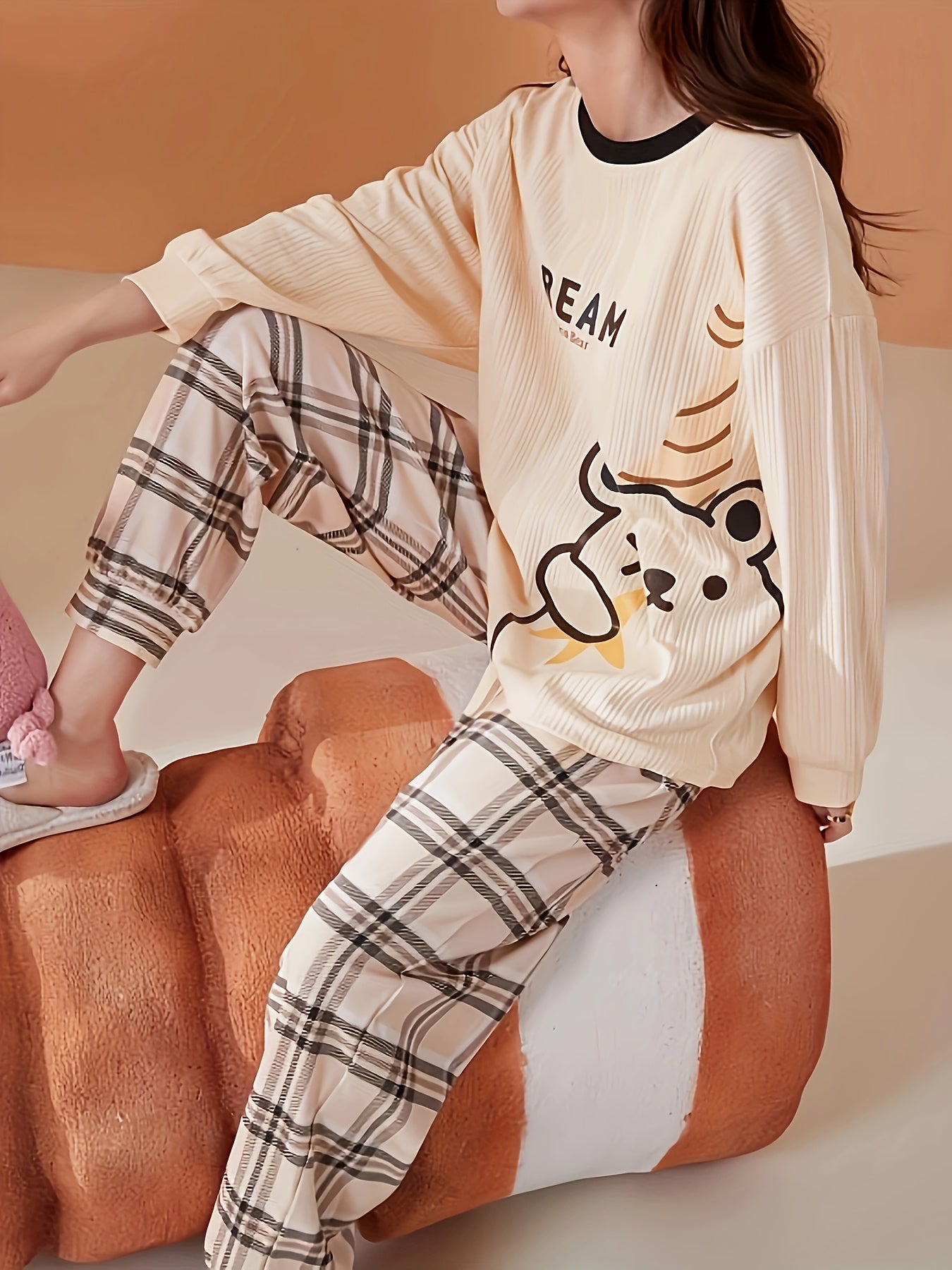 Women's Casual Cartoon Bear Pattern round Neck Long Sleeve Pajamas Suit，Polyester Knitted Fabric Top with Patterned Trousers，Comfortable Four Seasons Pajamas