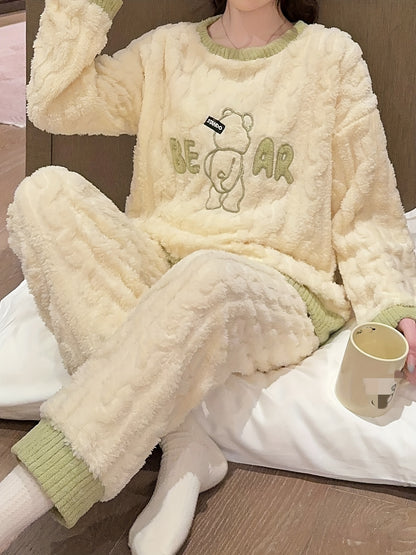 Envelope Bear Thick Pajamas in Autumn and Winter，Soft and Cute Cartoon Pattern，Long-Sleeved Trousers Two-Piece Coral Fleece Homewear，Suitable for Outdoor Wear。