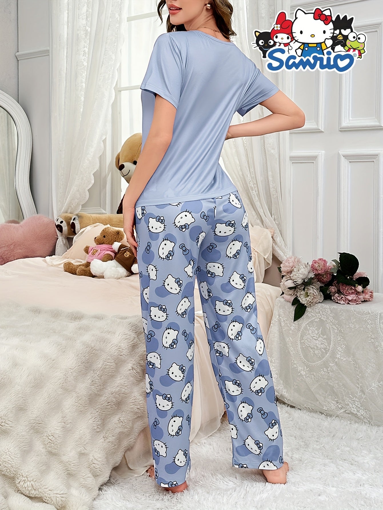 Women's Cute Hello Kitty Printed Pajamas Suit，Short Sleeve round Neck Top and Pants，Comfortable Loose Design，Sanrio