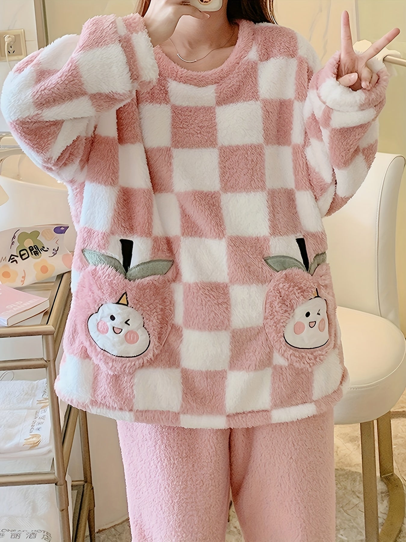 Women's Coral Velvet Pajamas Suit，Pink Plaid，Warm Long Sleeves，Loose design，Adult Pajamas，No Belt，Knitted Fabric，Home Leisure Clothing