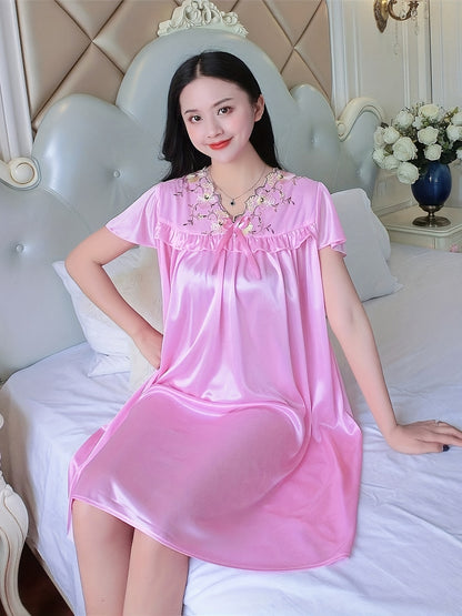 Elegant Ladies Travel Nightgown：V Collar，Short Sleeve，Embroidered Edge，Silk Satin，Light，Spring and Summer，Adult Size，Suitable for Hotels Or Families