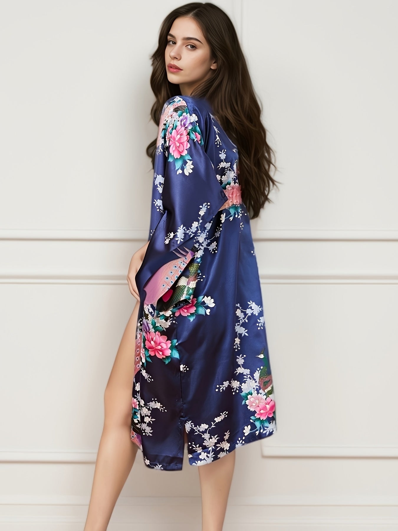 Elegant Women's Floral Peacock Nightdress - Lightweight Breathable Satin Pajamas，Three-Quarter Sleeve，round Neck - Casual Loose，Suitable for Spring/Summer Home Casual Wear