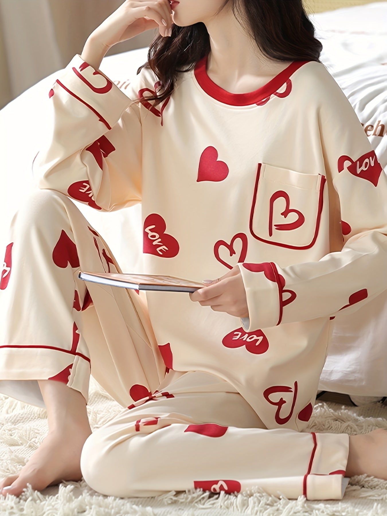 Comfortable Heart Printing Women's Pajama Suit - Long Sleeve and Pants，Soft Polyester Blending，Machine Washable - Spring/Perfect Choice for Autumn