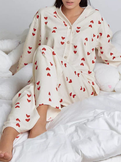 Two-Piece Casual Wear for Women，With Heart-Shaped Pattern，V Collar Design，Button Long Sleeve Top and Trousers，Very Suitable for Valentine's Day Wear。