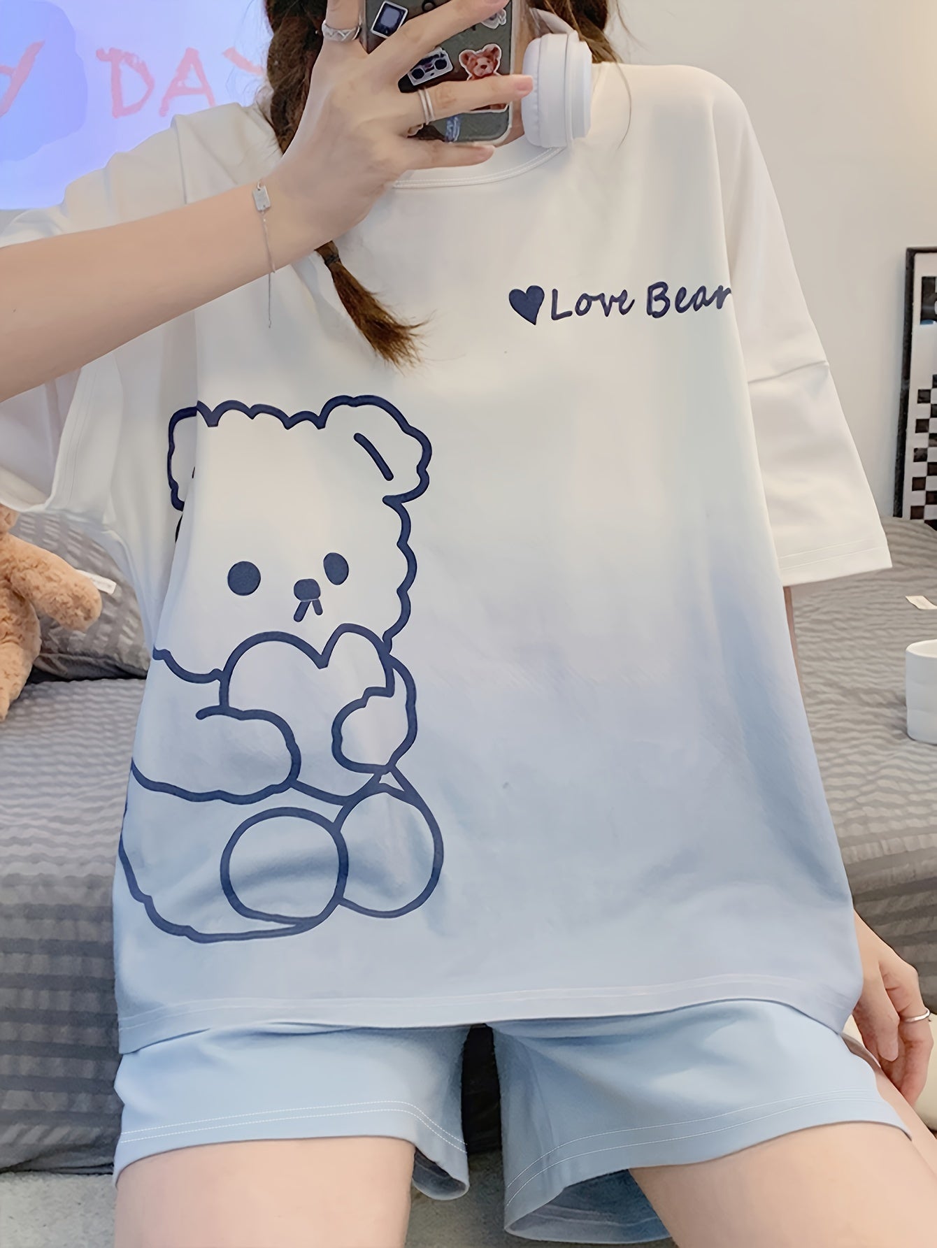 Cute Little Bear and Letter Print Gradient Loose Design Pajamas Suit，Short Sleeve round Neck Top and Elastic Shorts，Women's Pajamas