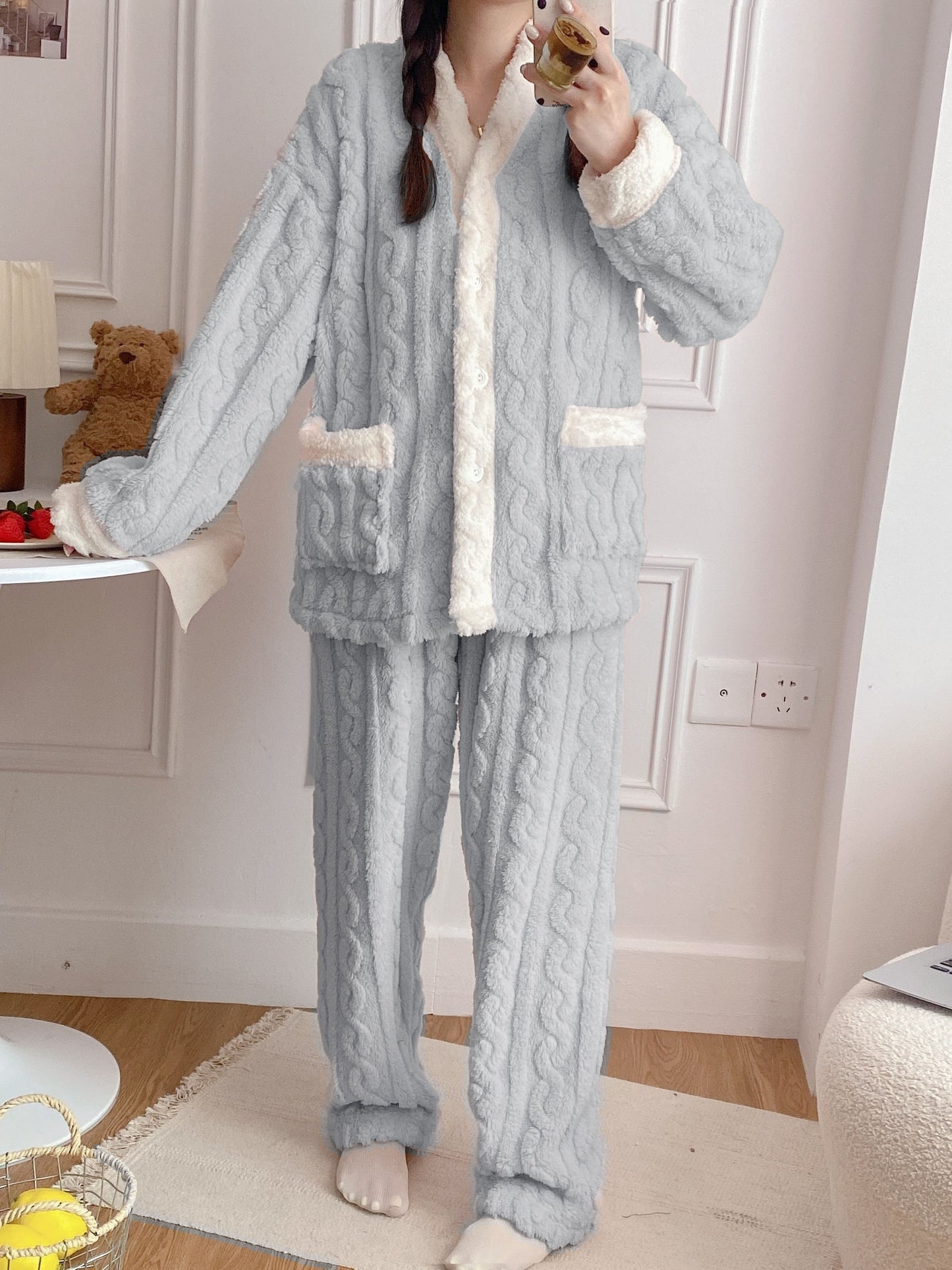 Women's Comfortable Fleece V Collar Pajamas Suit - Cute Sweet Long Sleeve Homewear with Pockets，Non-Retractable Polyester Fiber