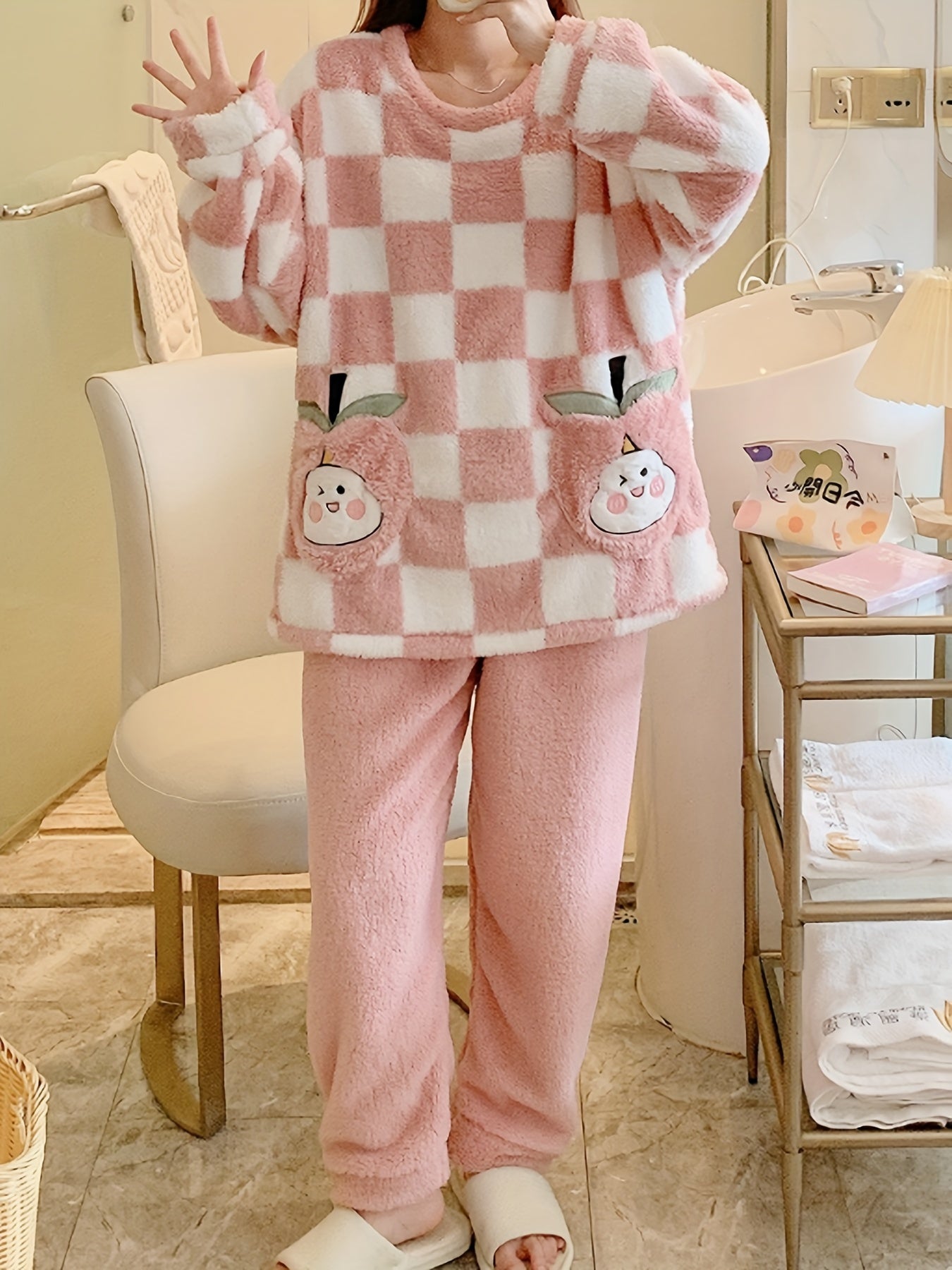 Comfortable Coral Fleece Women's Pajama Suit - Cute Pink Plaid，Thick Flannel Long-Sleeved Trousers Homewear，Suitable for Autumn and Winter