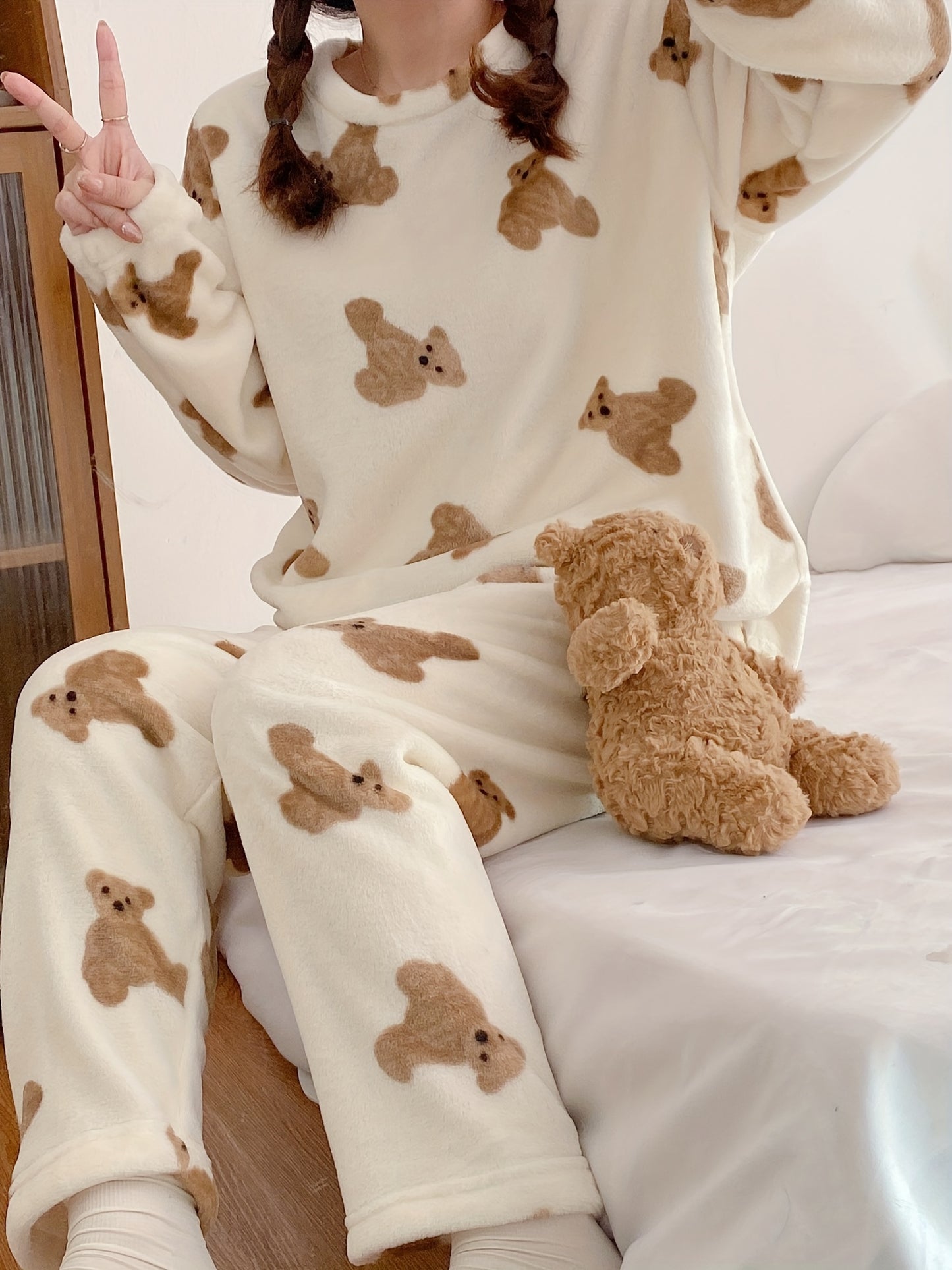 Cute Teddy Bear Printed Pajamas Suit，Comfortable Long Sleeve round Neck Flannel Top and Pants，Women's Pajamas