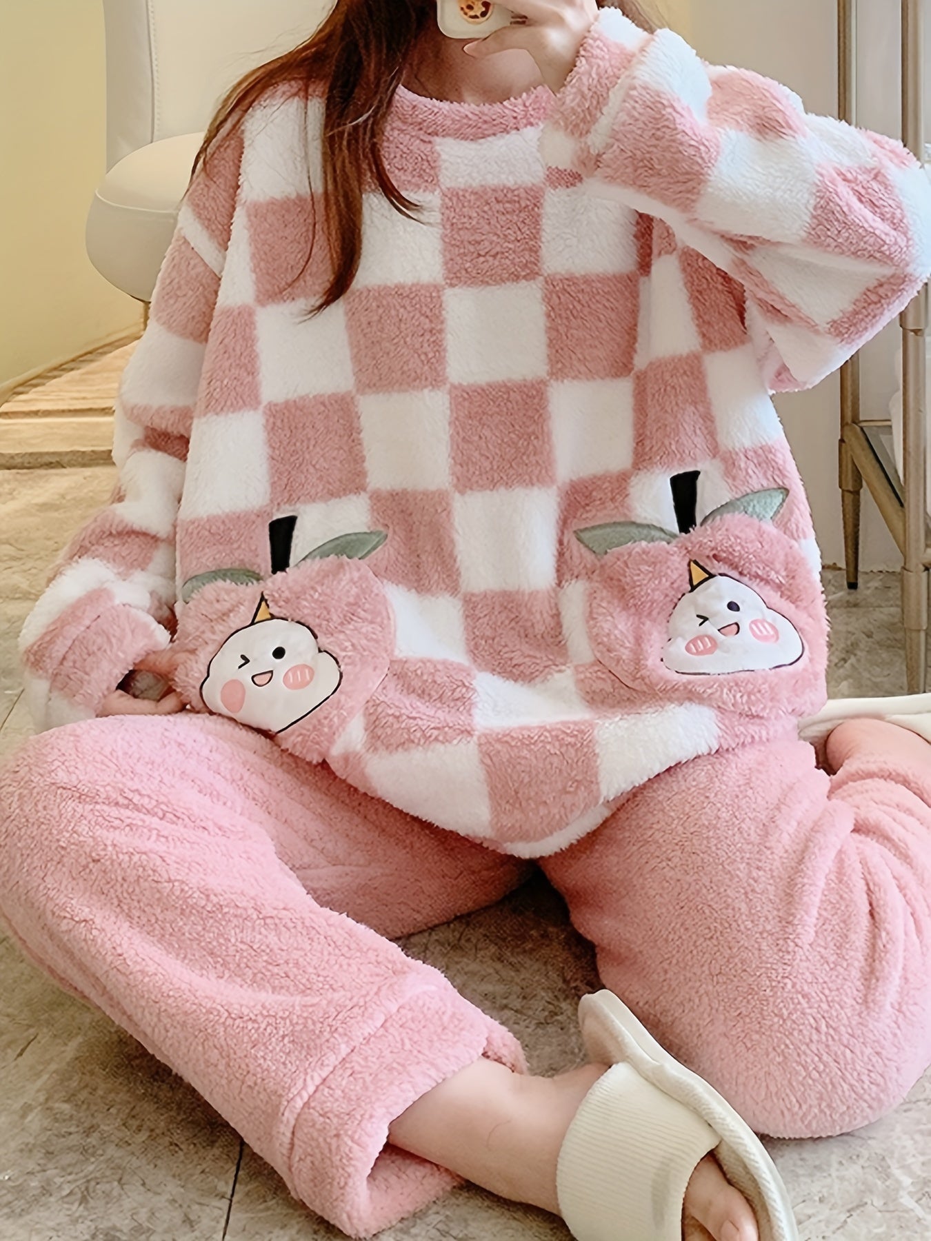 Comfortable Coral Fleece Women's Pajama Suit - Cute Pink Plaid，Thick Flannel Long-Sleeved Trousers Homewear，Suitable for Autumn and Winter