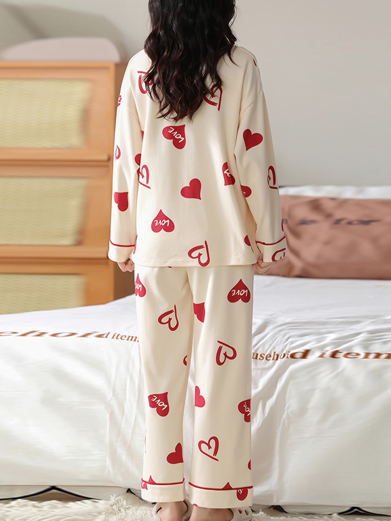 Comfortable Heart Printing Women's Pajama Suit - Long Sleeve and Pants，Soft Polyester Blending，Machine Washable - Spring/Perfect Choice for Autumn