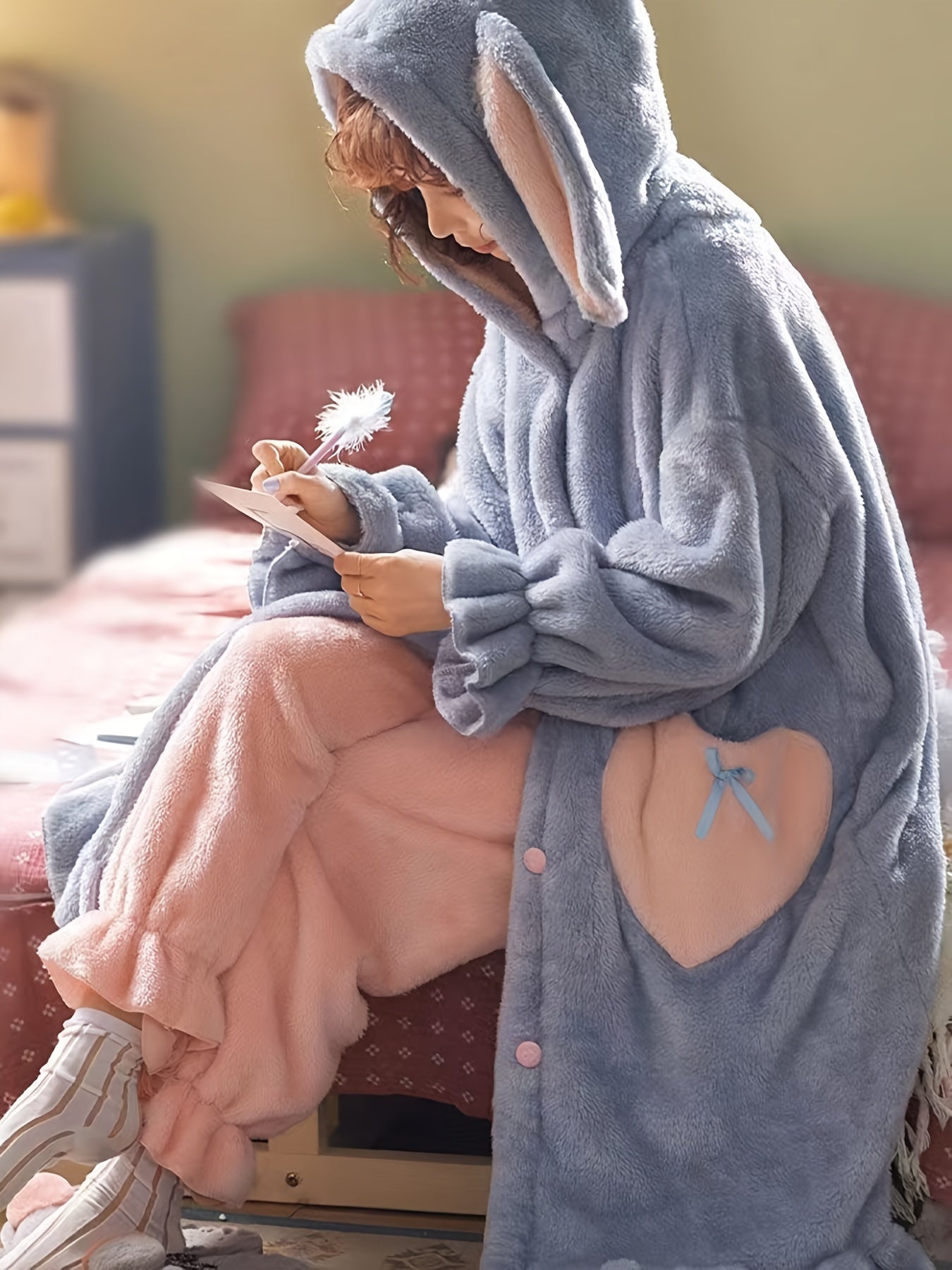 Women's Cute Rabbit Plush Thick Ruffled Pajamas Suit，Ruffled Sleeves Button Hooded Robe and Pants，Comfortable Loose Design，Suitable for Autumn and Winter