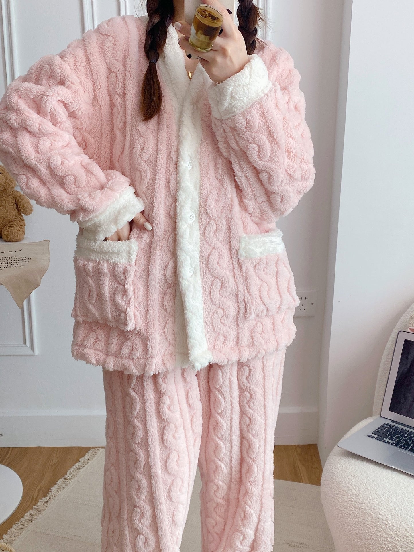 Women's Comfortable Fleece V Collar Pajamas Suit - Cute Sweet Long Sleeve Homewear with Pockets，Non-Retractable Polyester Fiber