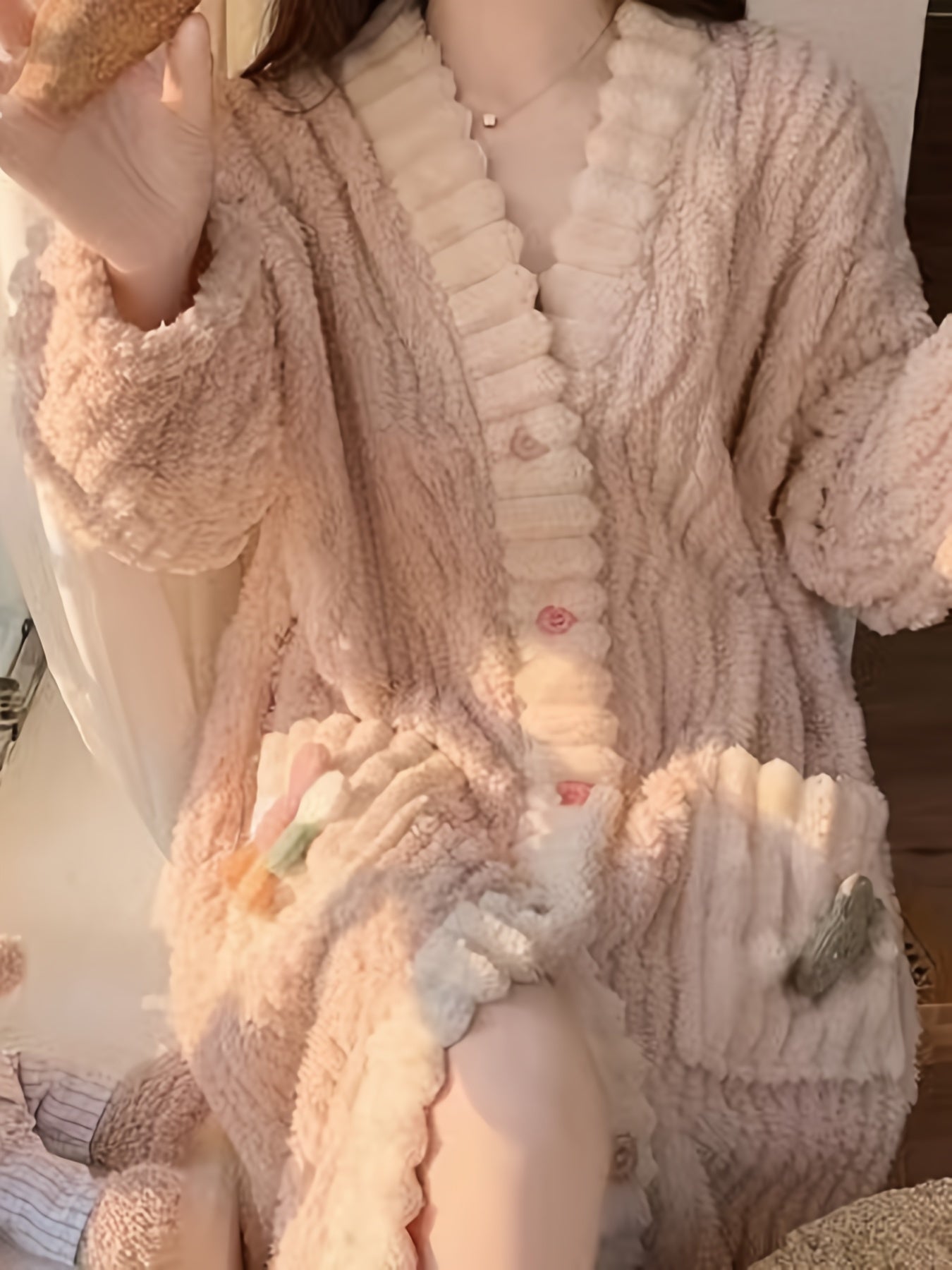 Women's Floral Decorative Plush Thick Night-Robe，Long Sleeve Button V Collar Robe with Pocket，Comfortable Winter Pajamas