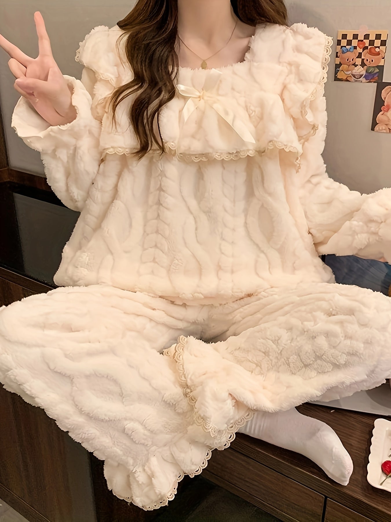 Comfortable to Hug，Comfortable Coral Fleece Women's Pajama Suit - Thick Warm Long Sleeves Trousers Homewear，Winter Cute Square Collar Design