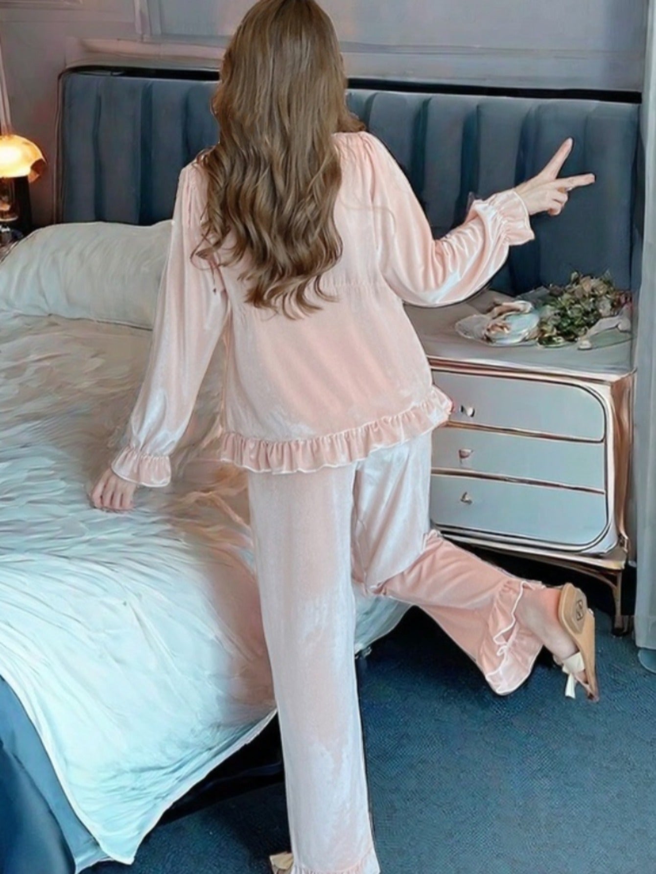 Women's Elegant Pink Velvet Pajamas Suit，Soft Square Collar，Matching Contrast Lace Details，Long Sleeve，Comfortable Elastic Waist Pants，Polyester and Ternary Fiber Mixture，Knitted Fabric，Autumn and Winter