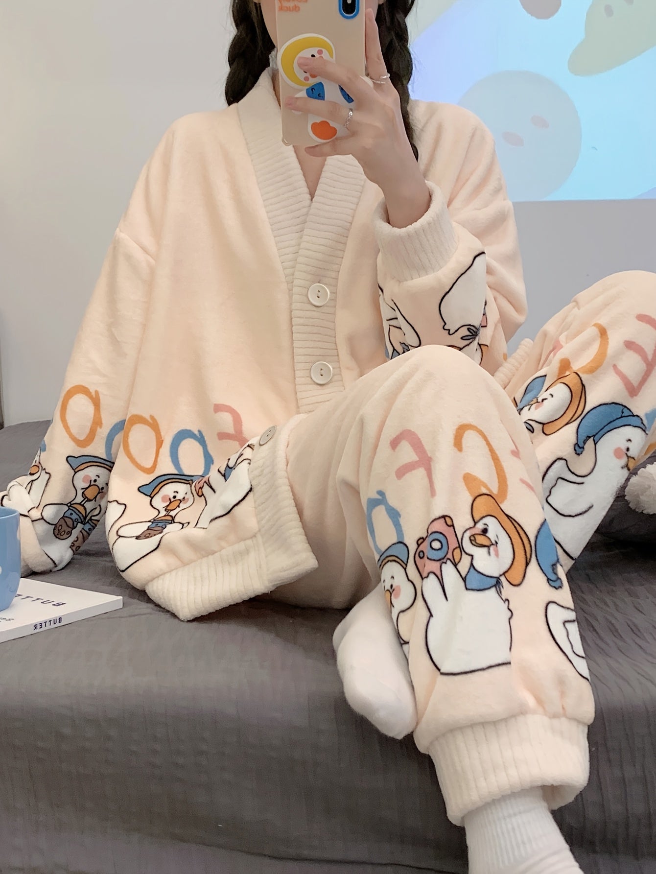 1Women's Cute Cartoon Canvas Pajamas Suit，100%Polyester Knitted Fabric，Long Sleeve Lapel，Button Buckle，Warm Thick Sweater，Adult Autumn and Winter Casual Wear