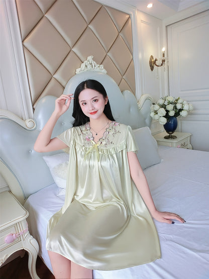 Elegant Ladies Travel Nightgown：V Collar，Short Sleeve，Embroidered Edge，Silk Satin，Light，Spring and Summer，Adult Size，Suitable for Hotels Or Families