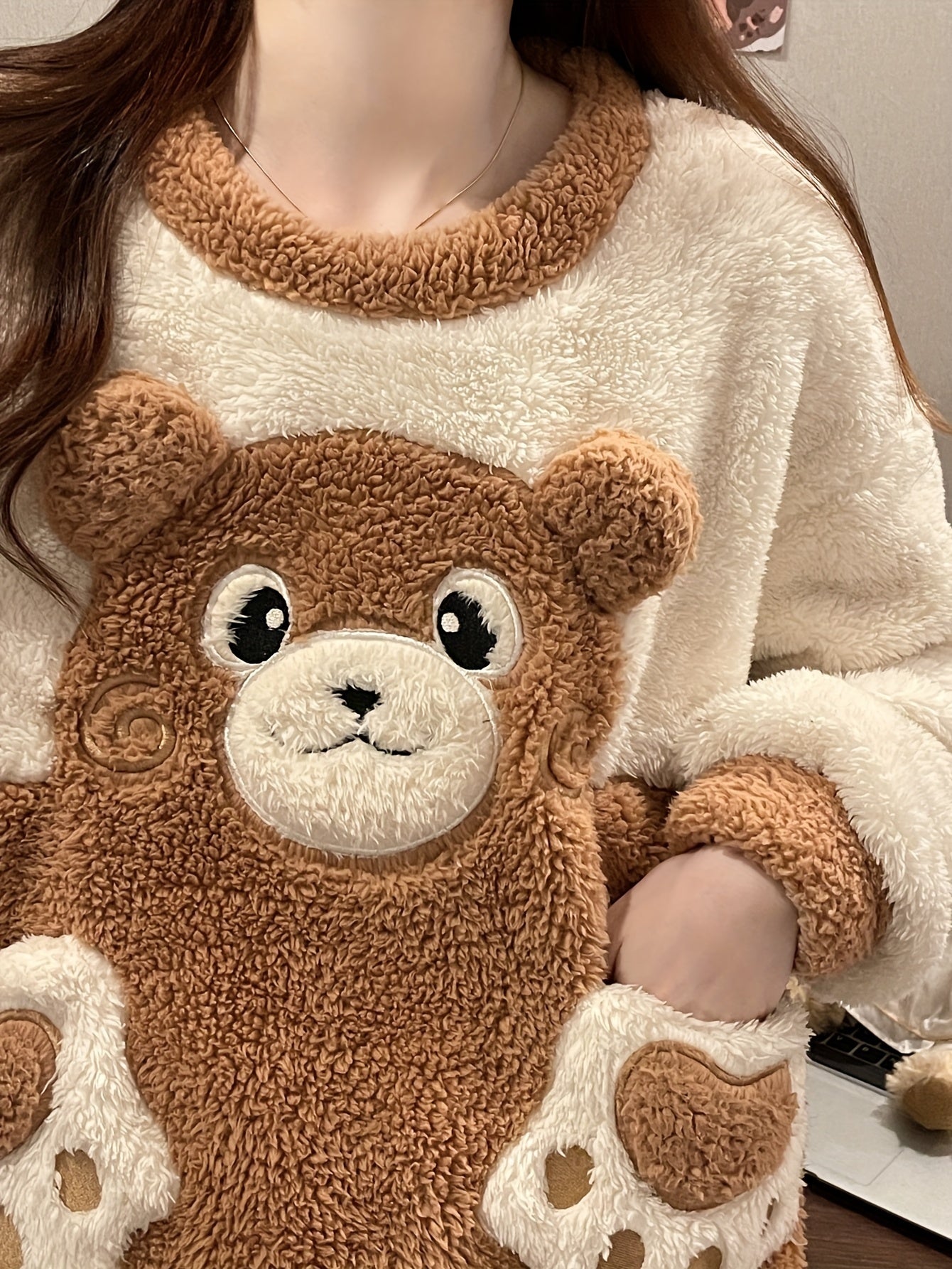 Warm Winter Cartoon Bear Velvet Pajamas Suit：Soft Suede Long Sleeve round Neck Top，Straight-Leg Pants No Belt，Comfortable and Warm Women's Pajamas and Casual Wear