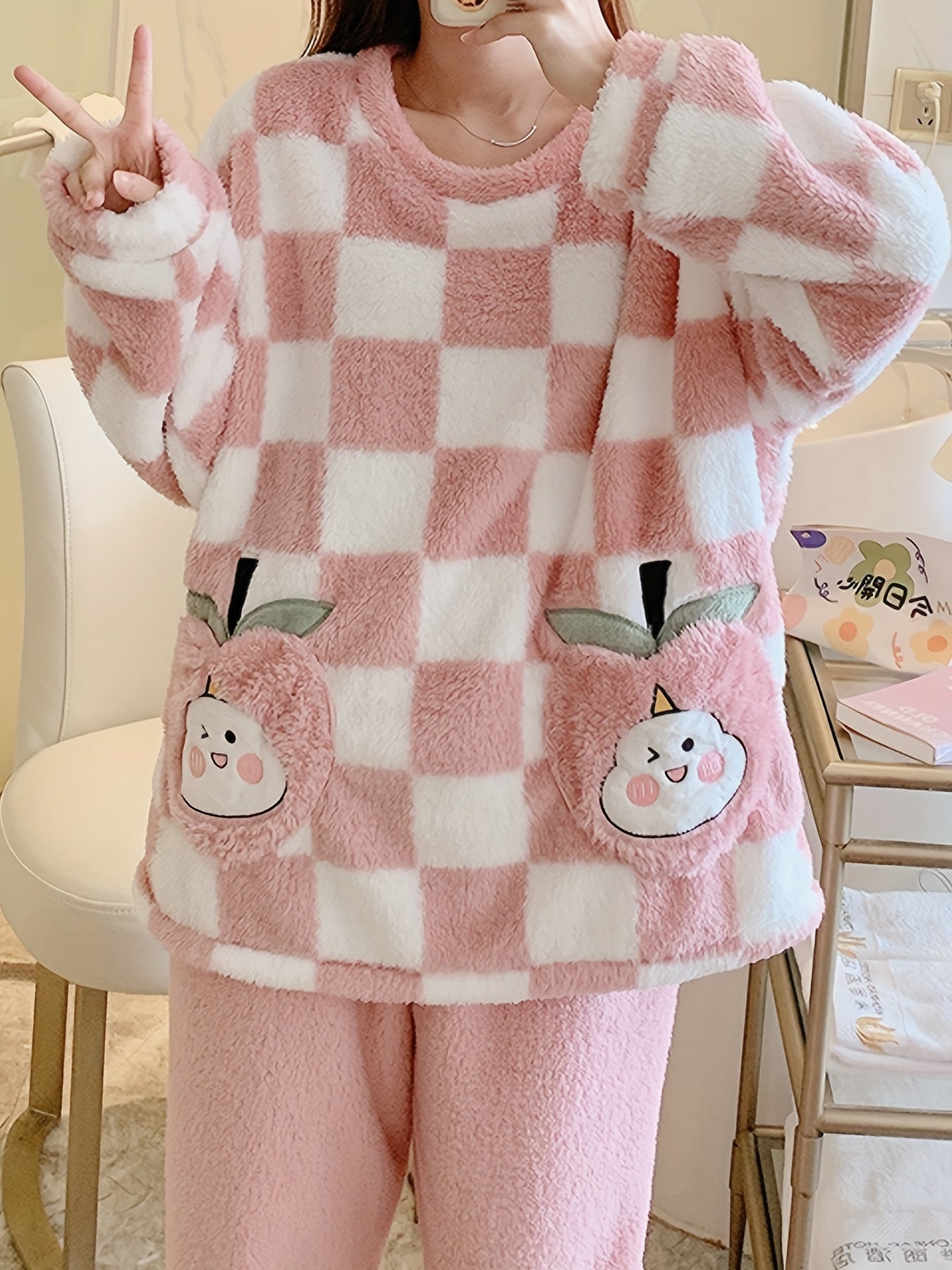 Comfortable Coral Fleece Women's Pajama Suit - Cute Pink Plaid，Thick Flannel Long-Sleeved Trousers Homewear，Suitable for Autumn and Winter