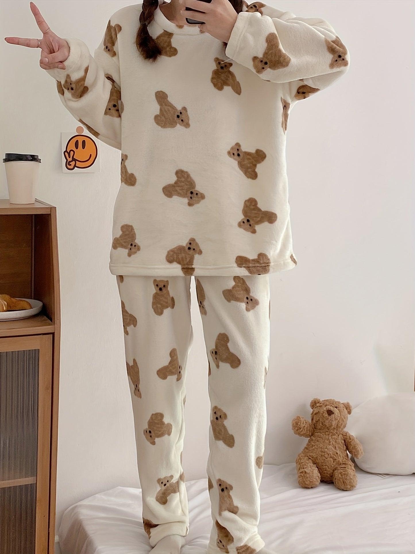 Cute Teddy Bear Printed Pajamas Suit，Comfortable Long Sleeve round Neck Flannel Top and Pants，Women's Pajamas