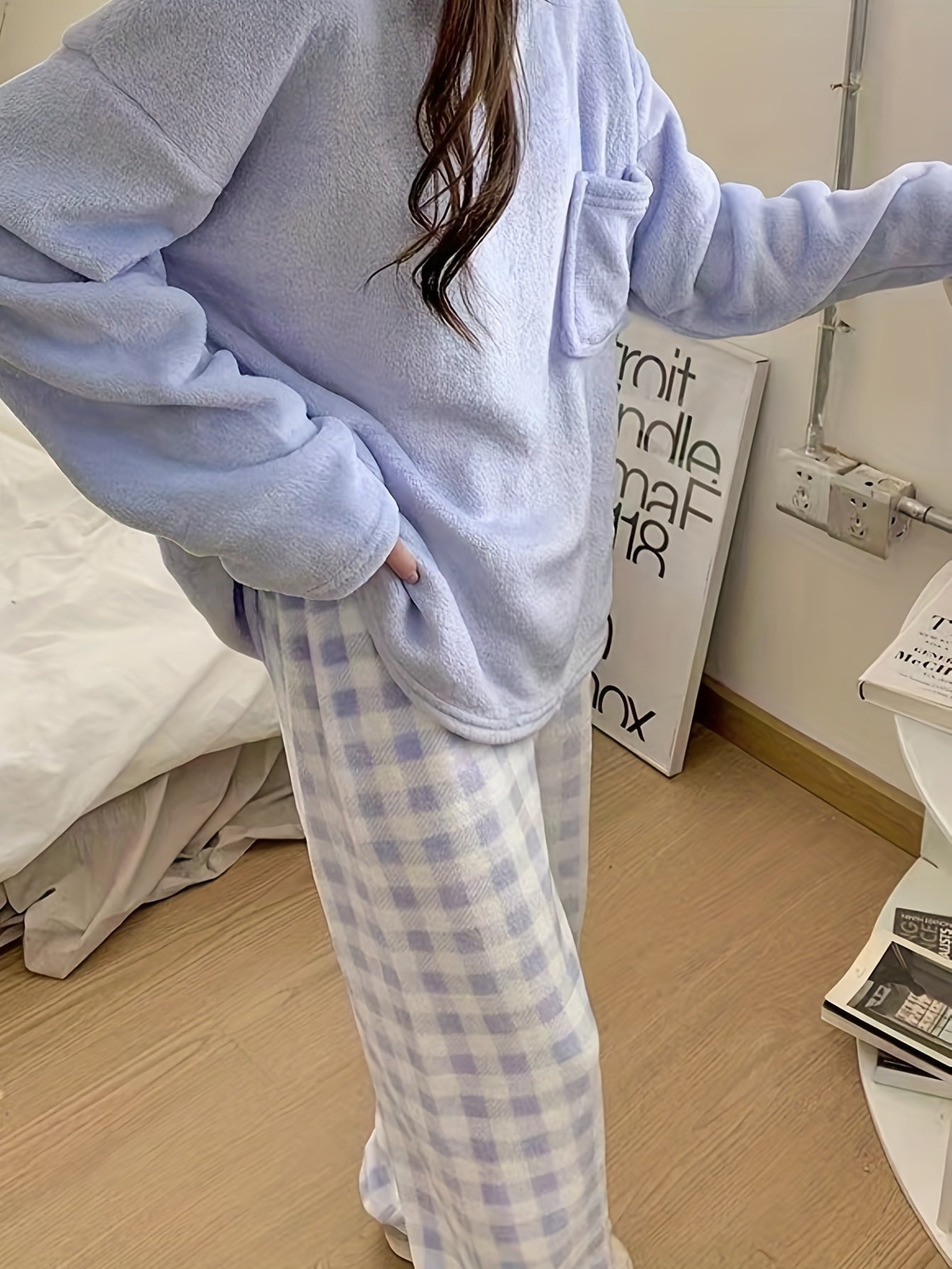 Soft and Warm Pajamas Suit，Comfortable Long-Sleeved Pajamas Top and Plush Plaid Pajama Pants，Ladies' Homewear and Pajamas