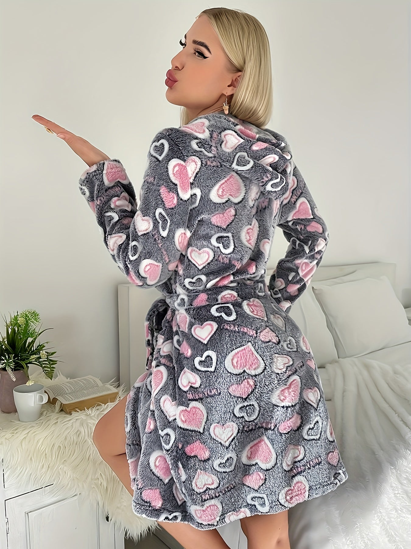 1Comfortable Autumn and Winter Women's Flannel Bathrobe - Long Sleeve Hooded Pajamas，Heart Pattern，Polyester Knitted Fabric，Casual Wear with Belt