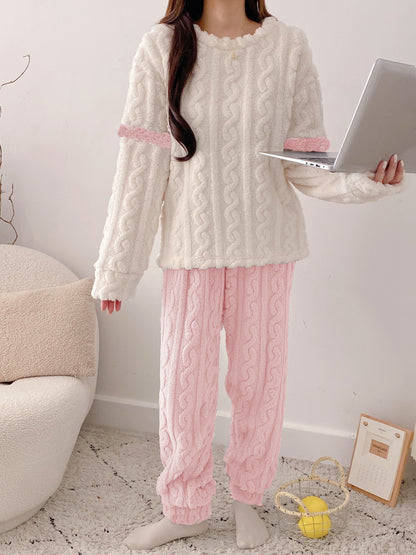 Women's Contrasting Color Jacquard Fleece Thickening Casual Pajamas Suit，Long Sleeve Round Neck Top and Pants，Suitable for Autumn and Winter Comfort and Casual Version