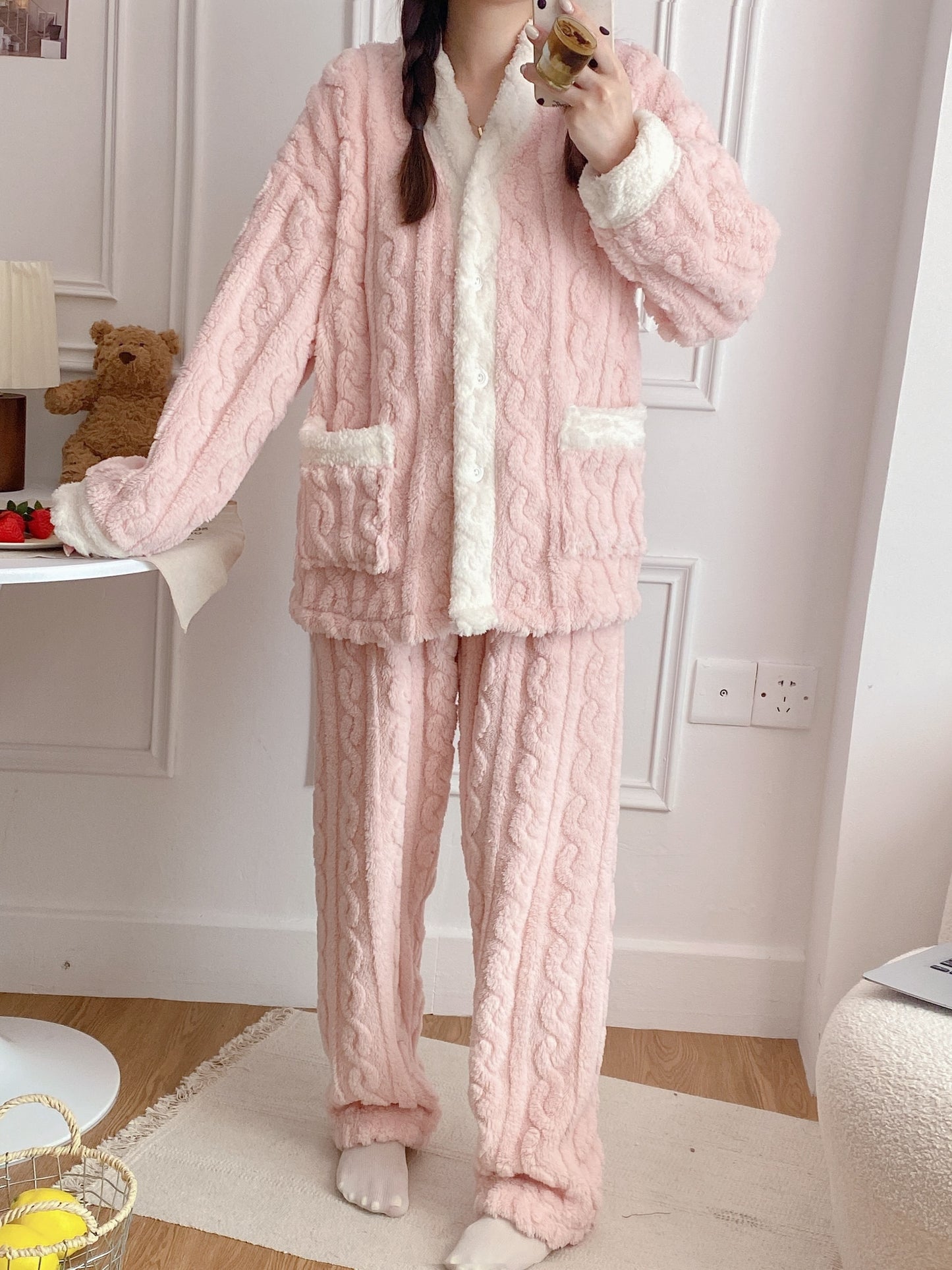 Women's Comfortable Fleece V Collar Pajamas Suit - Cute Sweet Long Sleeve Homewear with Pockets，Non-Retractable Polyester Fiber