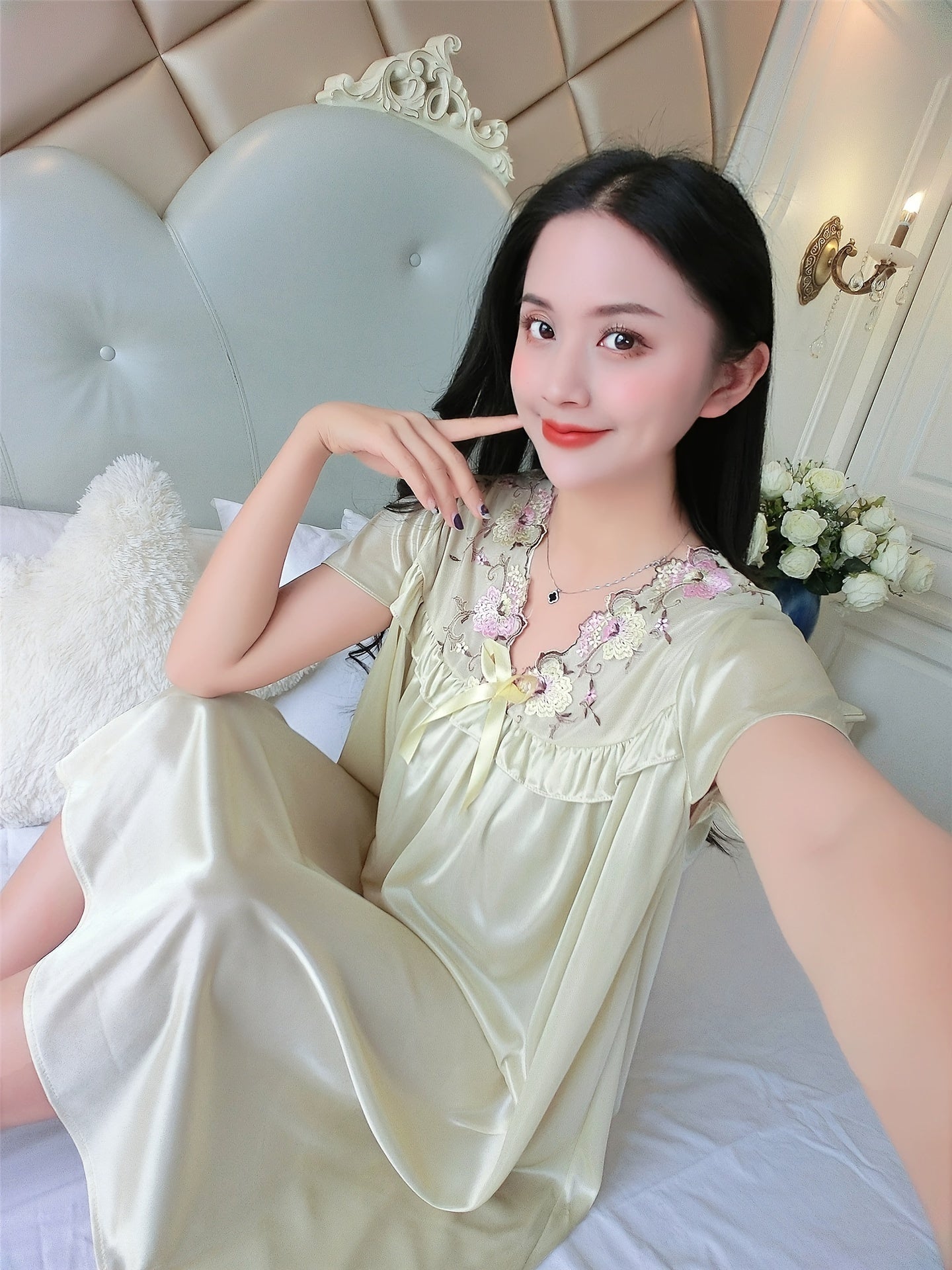 Elegant Ladies Travel Nightgown：V Collar，Short Sleeve，Embroidered Edge，Silk Satin，Light，Spring and Summer，Adult Size，Suitable for Hotels Or Families