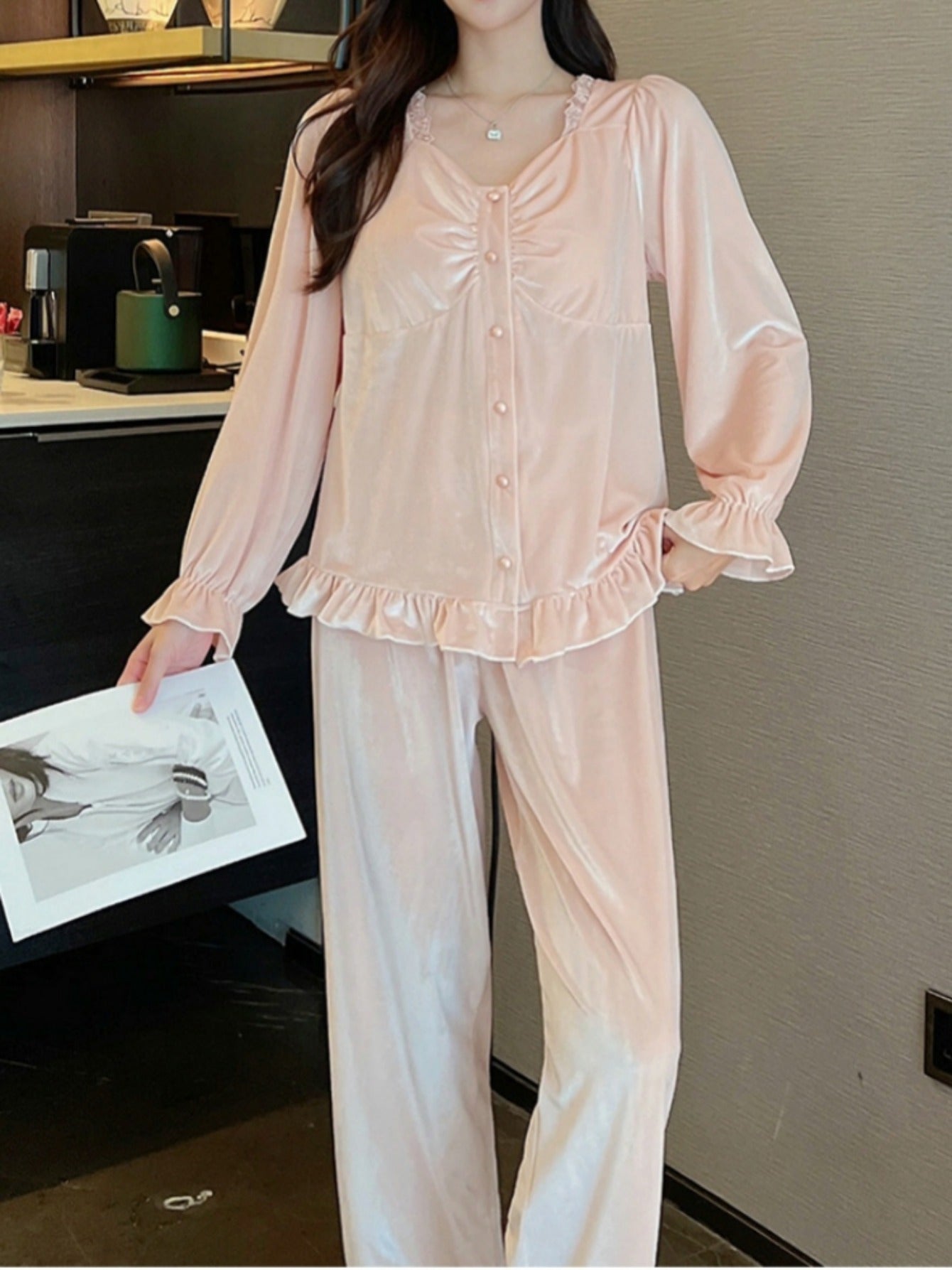 Women's Elegant Pink Velvet Pajamas Suit，Soft Square Collar，Matching Contrast Lace Details，Long Sleeve，Comfortable Elastic Waist Pants，Polyester and Ternary Fiber Mixture，Knitted Fabric，Autumn and Winter