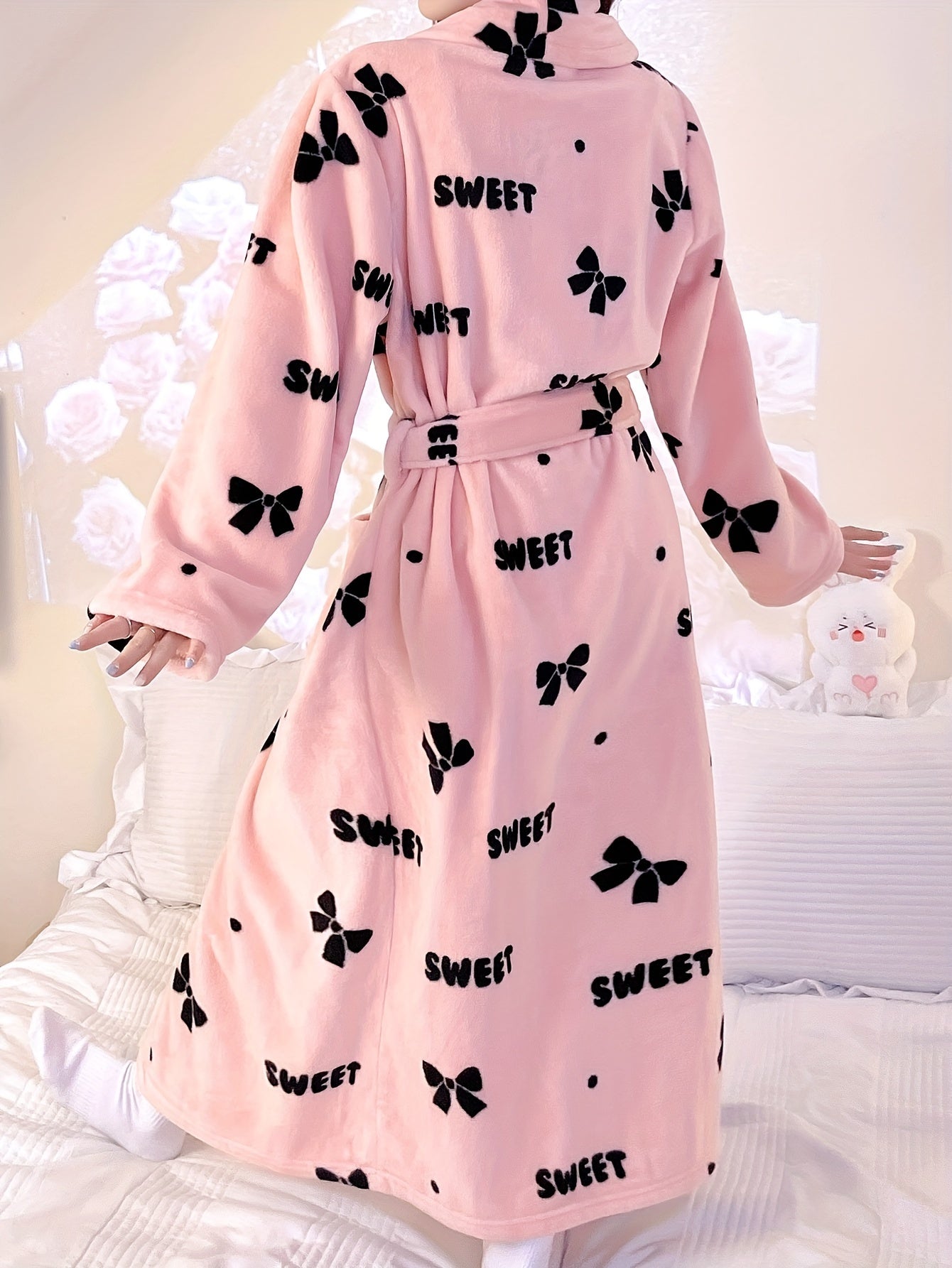 A Coral Fleece Long Sleeve Nightgown with Butterfly Pattern，Comfortable homewear，Adjustable Waist Strap，Made of Polyester，Casual Style，Adult Size