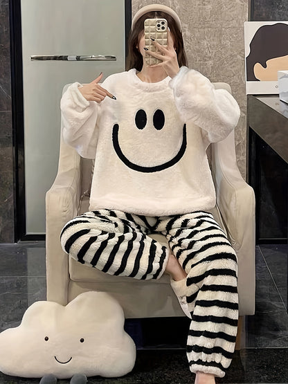 Women's Thick Flannel Pajamas Suit，Comfortable Winter Pajamas，Cute Smile Face Design，Soft Polyester Casual Suit