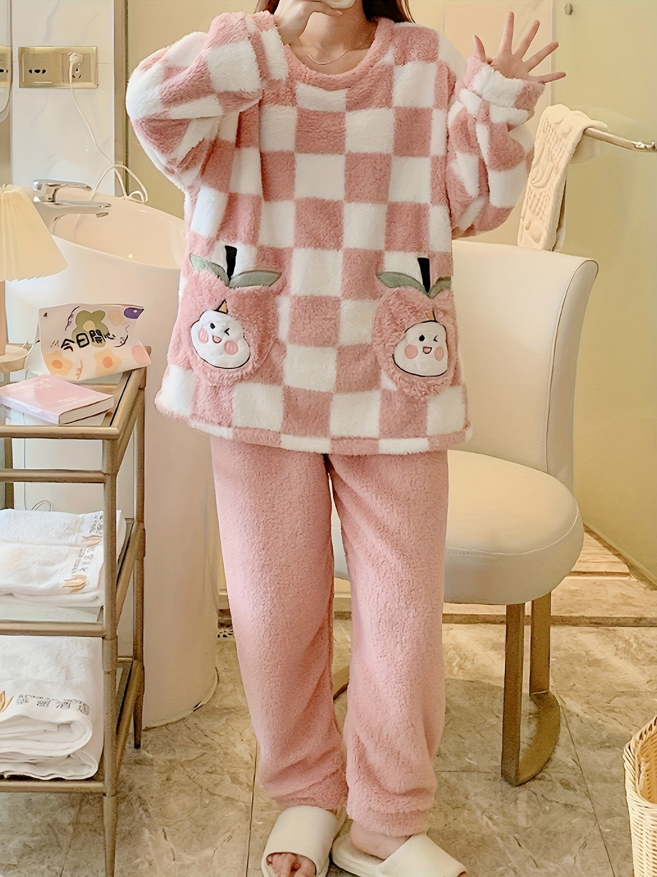 Women's Coral Velvet Pajamas Suit，Pink Plaid，Warm Long Sleeves，Loose design，Adult Pajamas，No Belt，Knitted Fabric，Home Leisure Clothing